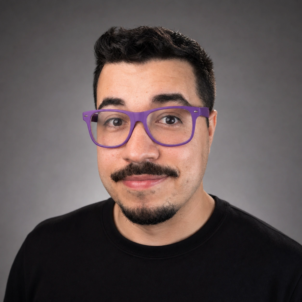 Exemplo visual do comando /headshot: Cria um retrato profissional com luz de três pontos, fundo limpo e olhar para a câmera.