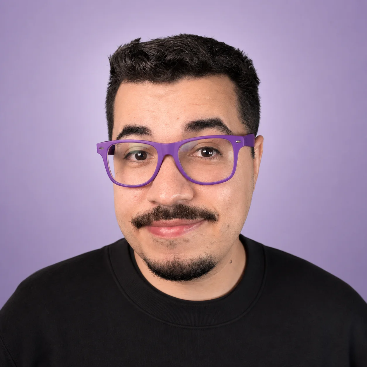Exemplo visual do comando /clamshelllight: Combina luz suave acima e rebatedor abaixo para um retrato comercial limpo e uniforme.